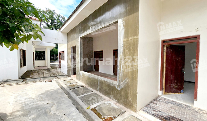 Spacious House Near Matos, Brawijaya University Suitable for a Cafe 2