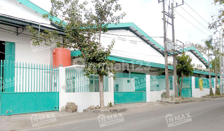 Warehouse In Taman Tenaga, Wide Street Row (tate_yen)