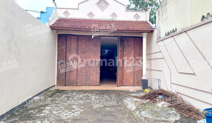 Spacious building suitable for business or guest house Spacious building suitable for business or guest house