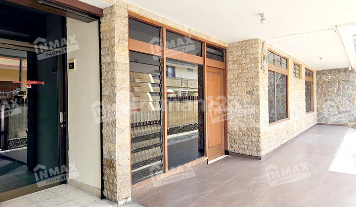 Rumah Luas Di Menteng Cocok Untuk Keluarga (men_liv) 2