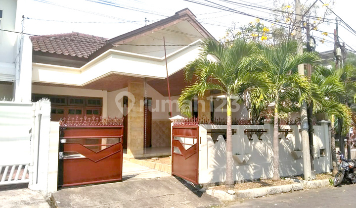 Furnished House in Dieng Suitable for Families Near the Mall 2