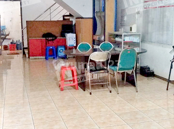 Shop House on the Main Road Suitable for Culinary Business 2