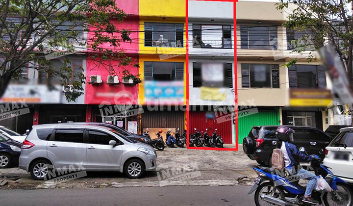 Ruko Strategis 3 Lantai Cocok Untuk Restoran Parkiran Luas Ruko Strategis 3 Lantai Cocok Untuk Restoran Parkiran Luas