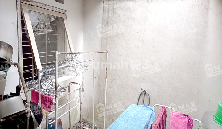 Strategic house by the roadside, suitable for business. 2