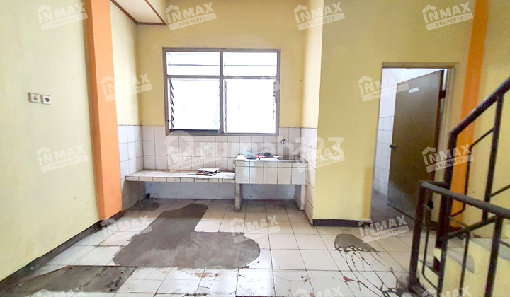 3-Story Shop House in Business Area with Ample Parking 2