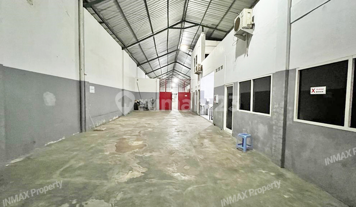 Gudang Persis Di Jalan Besar Menuju Tajinan (taj_lyd)