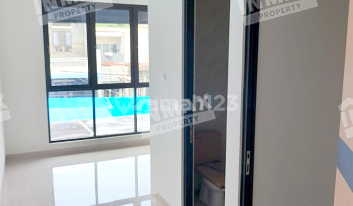 2-Story House Perfect for New Families Near the Highway 2