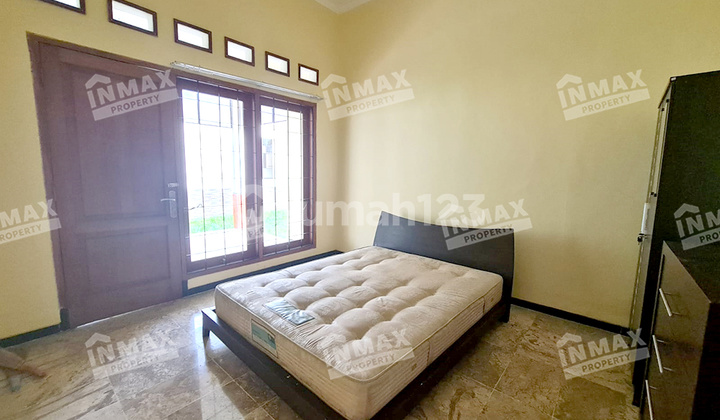 Well-Maintained Spacious House Near Soekarno Hatta 2