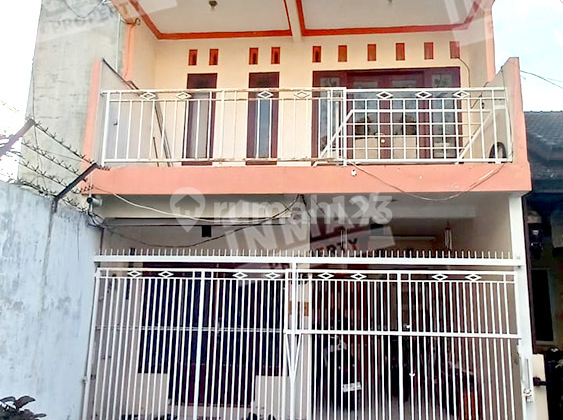 Rumah 3 Lantai Bangunan Terawat (cod_bob) Rumah 3 Lantai Bangunan Terawat (cod_bob)