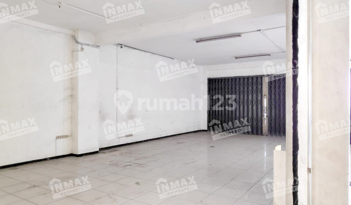 Strategic Warehouse on A Yani Road Axis