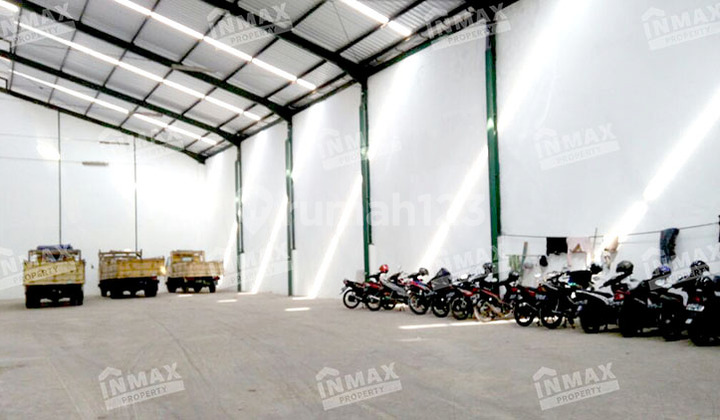 Warehouse In Taman Tenaga, Wide Street Row (tate_yen)