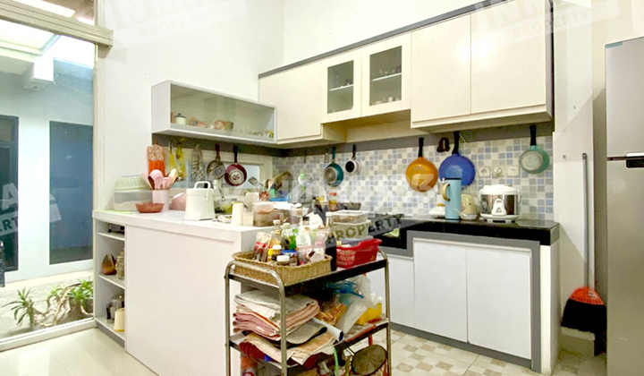 Semi-Furnished Well-Maintained House Ready to Live In, Suitable for Retirement