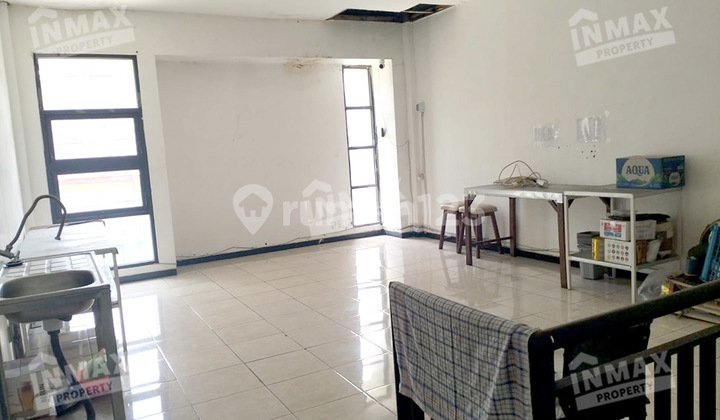 Ruko 2 Lantai Parkiran Luas Cocok untuk Kantor atau Usaha