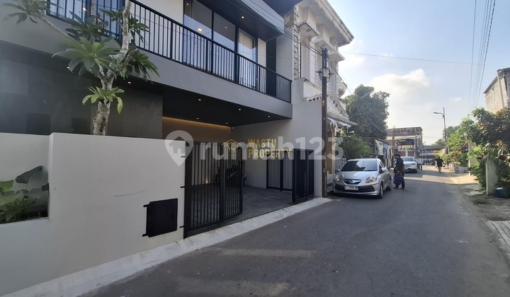 RUMAH 2 LANTAI, SIAP HUNI, DENGAN PRIVATE POOL 10 MENIT KE UGM  2