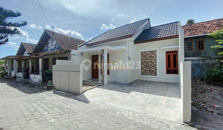 Rumah Minimalis Siap Huni di Banguntapan, Dekat JEC & Kids Fun! Rumah Minimalis Siap Huni di Banguntapan, Dekat JEC & Kids Fun!