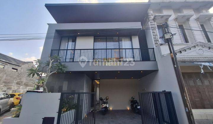 RUMAH 2 LANTAI, SIAP HUNI, DENGAN PRIVATE POOL 10 MENIT KE UGM  1