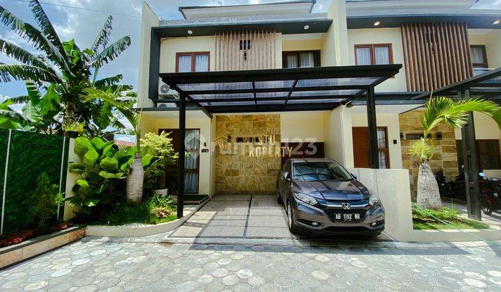 RUMAH CANTIK 2 LANTAI SIAP HUNI 2 MENIT KE KAMPUS UKRIM