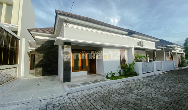 RUMAH SIAP HUNI, DESAIN MODERN 4 MENIT DARI JOGJA BAY