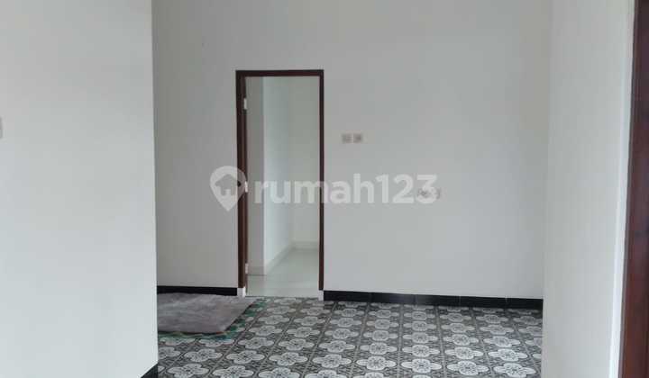 RUMAH HOOK LUAS DI LINGKUNGAN ASRI MANISRENGGO 2