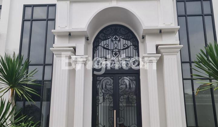 Rumah Mewah  dengan Kolam Renang di komplek BULOG, Bekasi 1