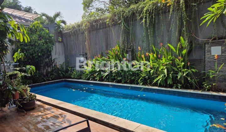 Rumah 2lt dgn kolam Renang di 1