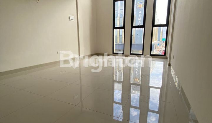 For Rent: 2-story shop house in Downtown Madison, Tourist City.