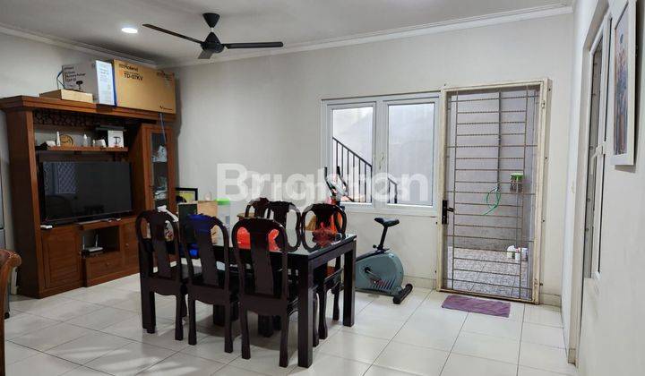 Rumah 2 lantai siap huni  2