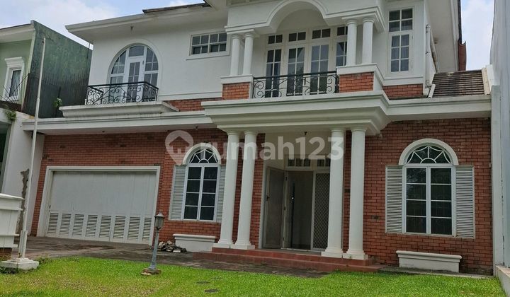 Rumah Mewah Di Sewakan Dengan Kolam Renang