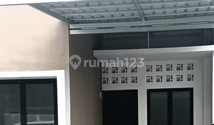 New house in a complex for rent for married Muslims in Medan Denai. New house in a complex for rent for married Muslims in Medan Denai.