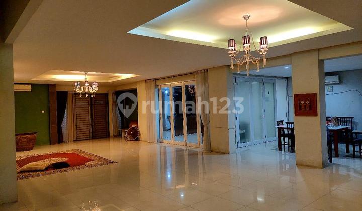 DIJUAL RUMAH CANTIK DI JALAN WIJAYA JAKARTA SELATAN SEMIFURNISED 2
