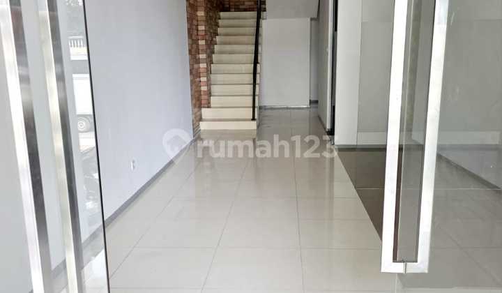 FOR QUICK RENT: TIDY 4-STORY RADIO DALAM RAYA SHOPHOUSE WITH CERTIFICATE, SOUTH JAKARTA