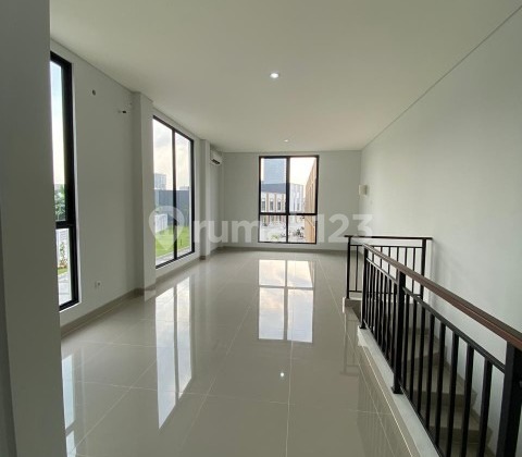 For Quick Rent, Illago 2-Story Shophouse in Gading Serpp, Road-Facing Position, South Tangerang For Quick Rent, Illago 2-Story Shophouse in Gading Serpp, Road-Facing Position, South Tangerang