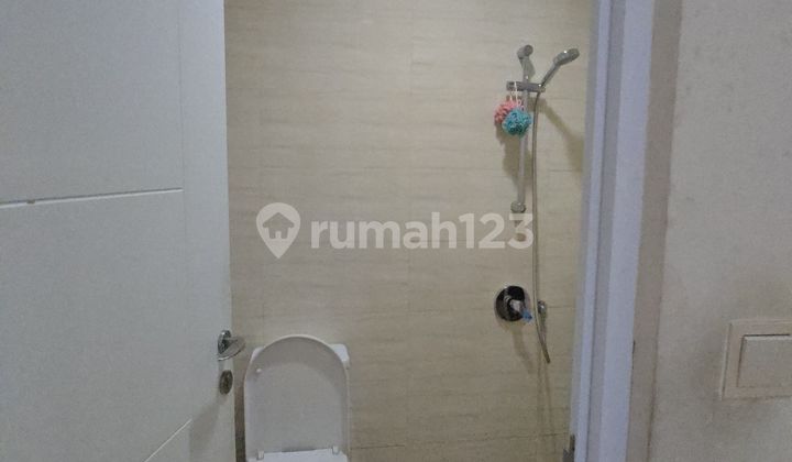 DIJUAL CEPAT SEMIFURNISHED RUMAH 2 LANTAI GREEN LAKE CITY 