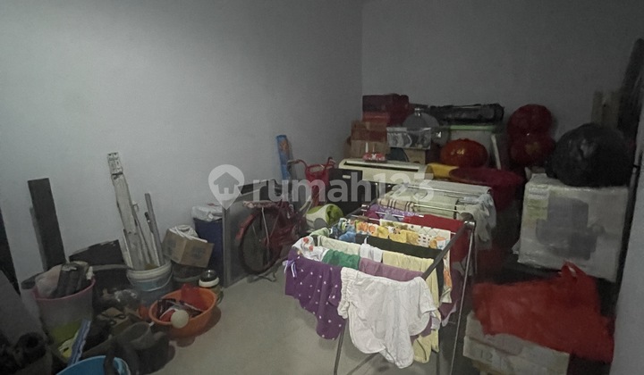 Quick Sale Semifurnished Pasadena House in East Cengkareng 2