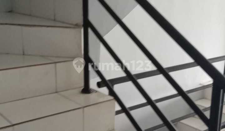 strategic shop house for rent by the roadside in pos pengumben, south jakarta 2