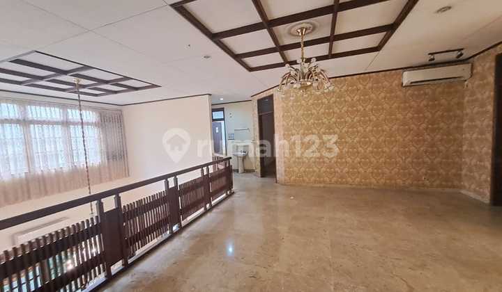 DISEWAKAN CEPAT RUMAH RAPI CANTIK DI GANDARIA JAKARTA SELATAN LOKASI STRATEGIS