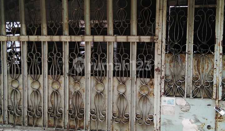 FOR SALE, OLD HOUSE, KEMENANGAN STREET, GLODOK, WEST JAKARTA 1