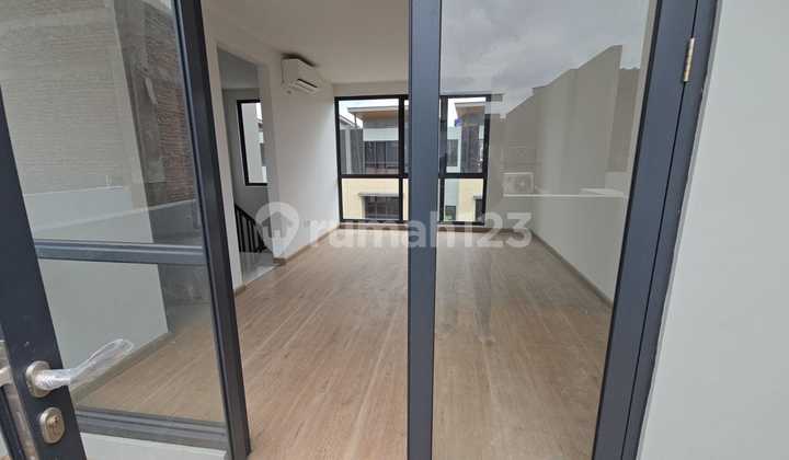 Disewakan Rumah Baru Citra 8 Cluster Lavia 3 Lantai 2