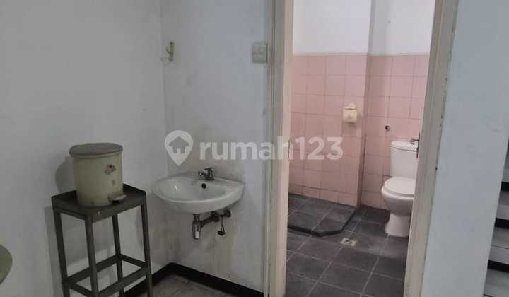 For Quick Rent: Haji Nawi Raya Shop House, 3 Floors Semifurnished Suitable for Office, Gandaria, South Jakarta For Quick Rent: Haji Nawi Raya Shop House, 3 Floors Semifurnished Suitable for Office, Gandaria, South Jakarta