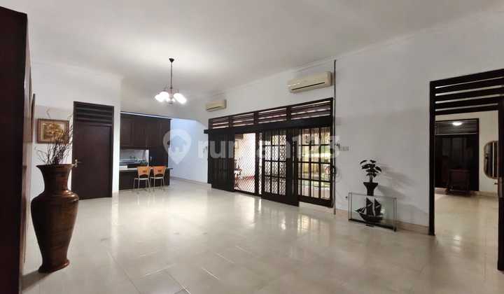 Comfortable House in a Strategic Location in Kebayoran Baru, South Jakarta