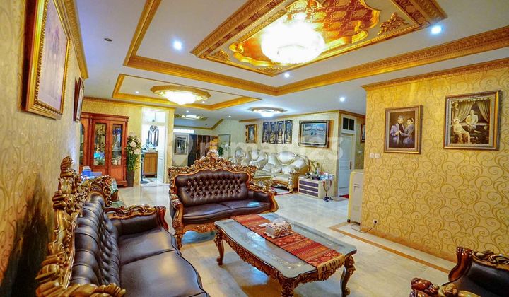 Rumah Mewah dan Luas, Lingkungan Nyaman di Pejaten Barat