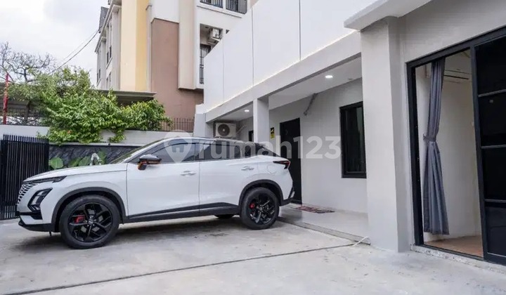 Kost 17 Kamar Hitung Tanah Area Komersil di Jalan Utama Mampang Prapatan, Jakarta Selatan