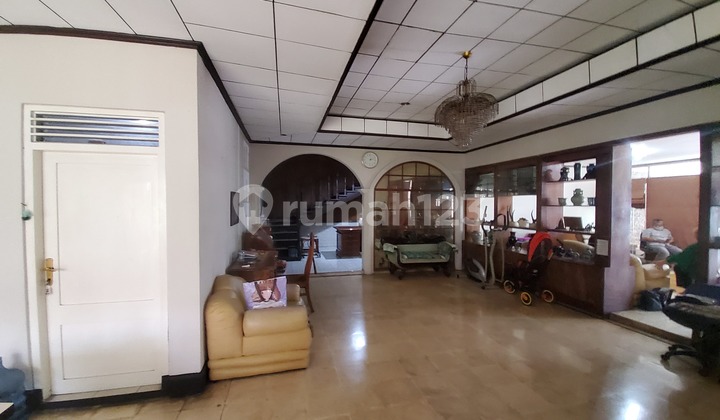 Rumah Lama Lokasi Strategis di Mampang Prapatan , Jakarta Selatan 2