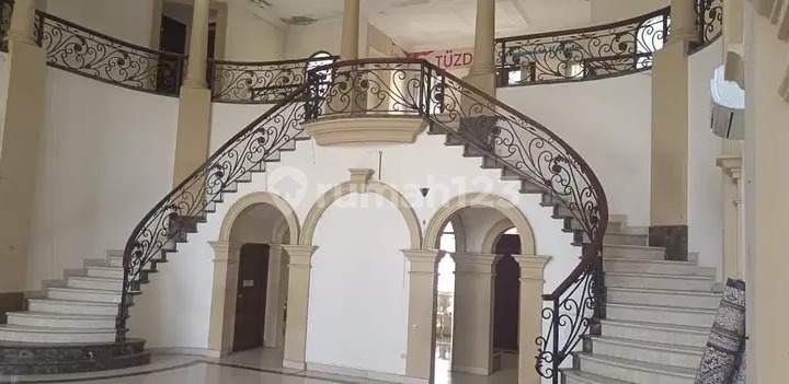 Rumah Mewah Lokasi Strategis Mendekati NJOP di Patra Kuningan