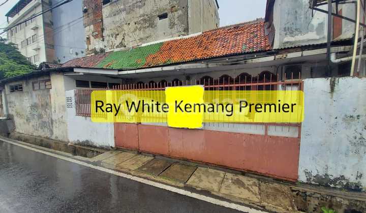 Rumah Lama dan Lokasi Strategis cocok untuk Usaha Kost dan Tempat Tinggal di Menteng,  1