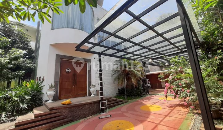 Rumah Asri dan Nyaman Lokasi Strategis di  Bintaro Jaya, Tangerang Selatan