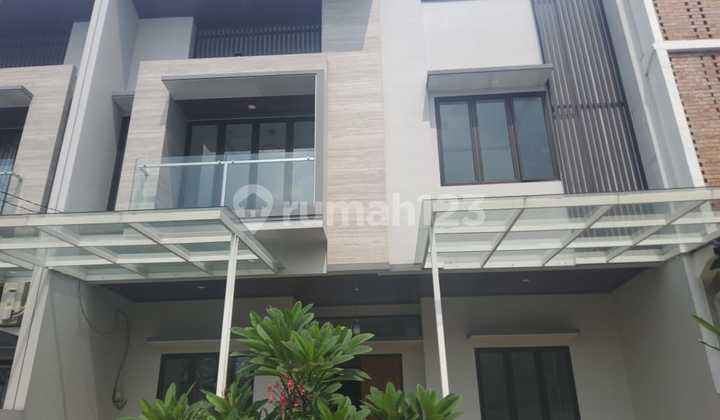 Townhouse Asri dan Nyaman Lingkungan Tenang di Kebayoran, Jakarta Selatan