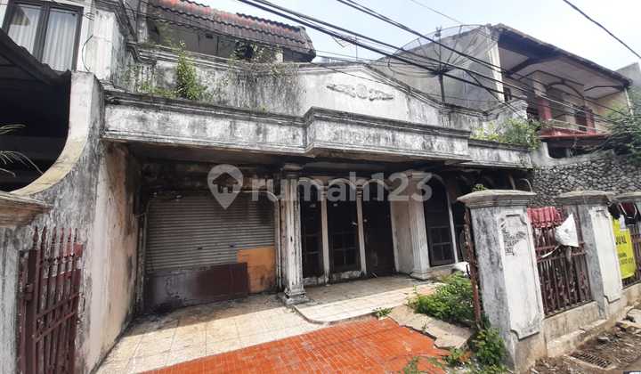 Old House, Land Calculation and Strategic Location Suitable for Boarding Business and Residence in Tebet