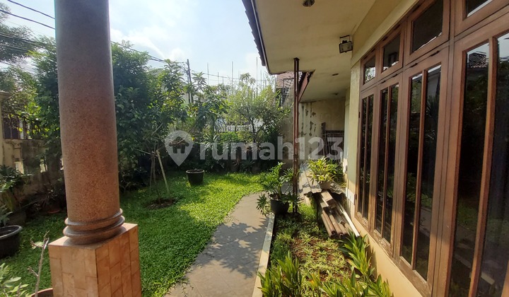 Charming and Comfortable House with a Strategic Location in Pejaten, Pasar Minggu