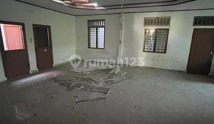 Very Spacious House at an Affordable Price with a Strategic and Comfortable Location 2